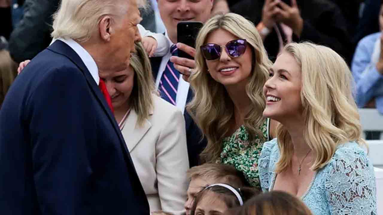 Donald Trump | ఆమె పెదాల కదలిక అందంగా ఉంటుంది.. ట్రంప్ పొగడ్తలు ఎవరిపైనో తెలుసా..?