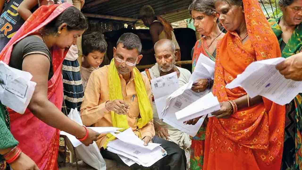 బీహార్‌ ఓటరు జాబితా సవరణపై విపక్షాల నిరసన