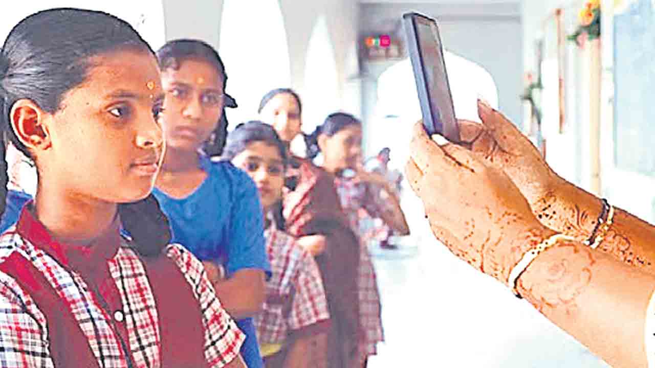 ఉపాధ్యాయులా? క్లర్కులా?