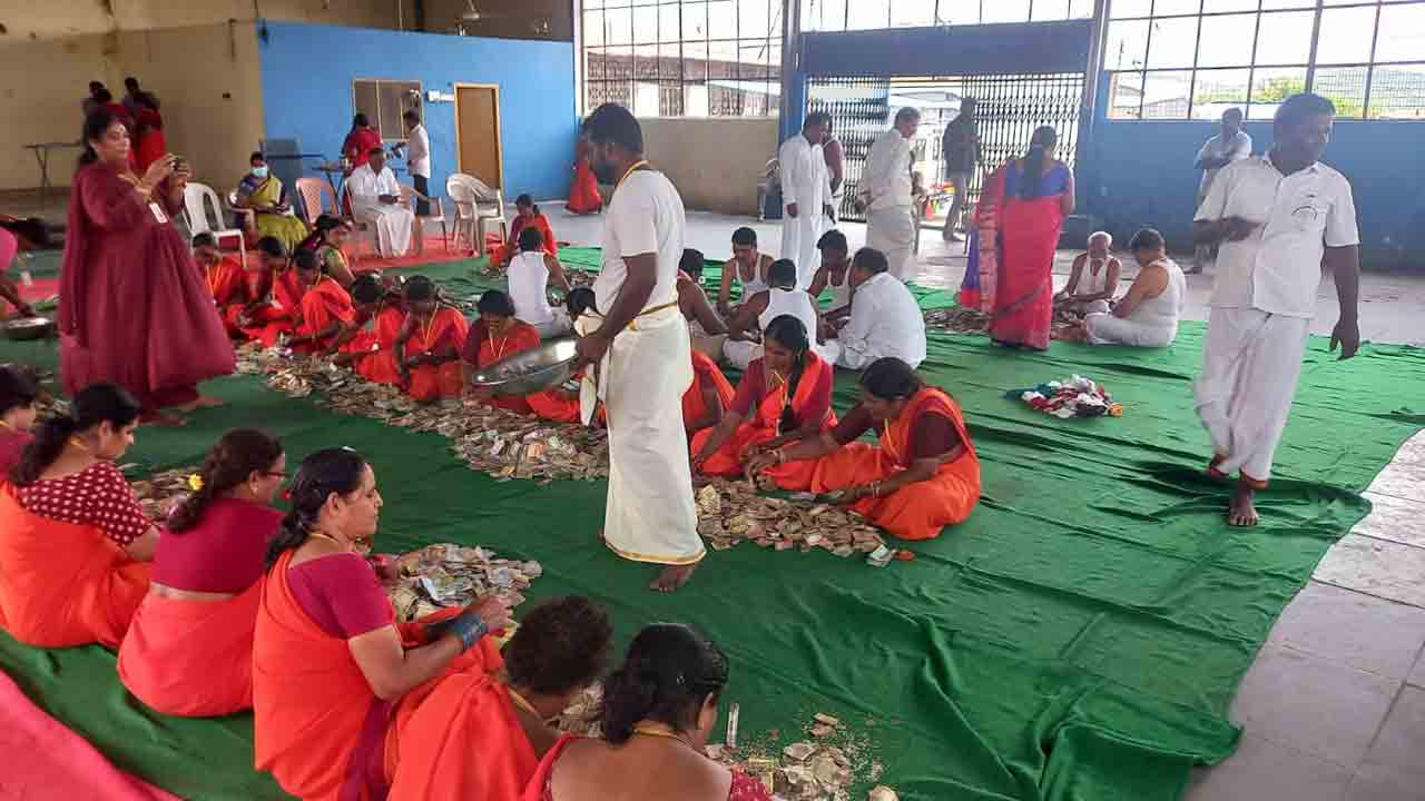 Edupayala | ఏడుపాయల హుండీ ఆదాయం లెక్కింపు