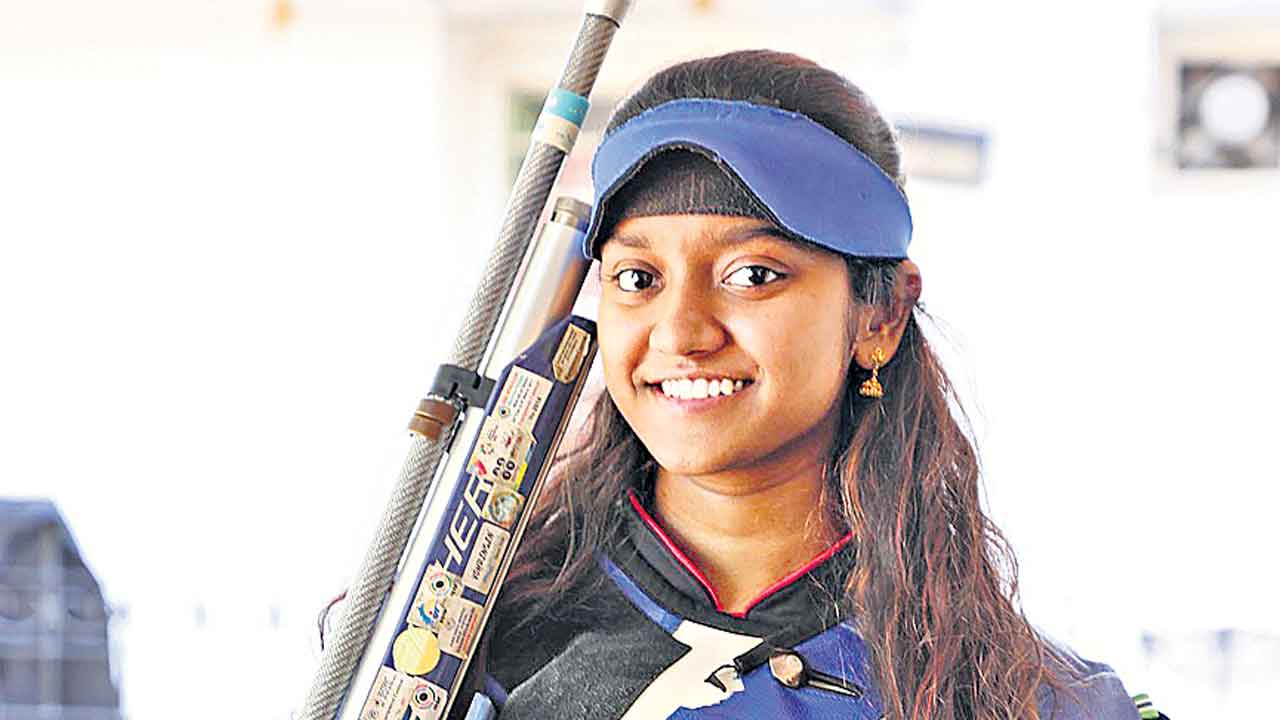 ఎలావెనిల్‌కు స్వర్ణం