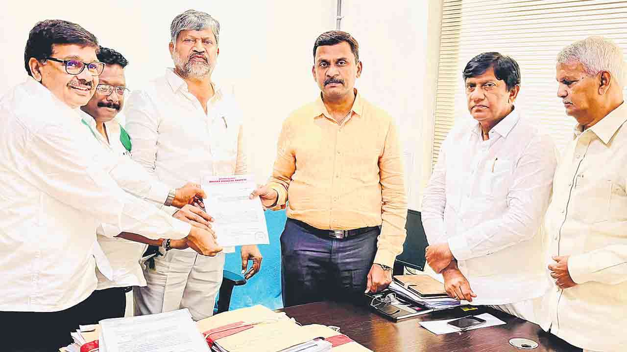 ఓటరు జాబితాలో తప్పులు సవరించాలి.. కొత్త ఓటర్ల నమోదుకు అవకాశమివ్వాలి