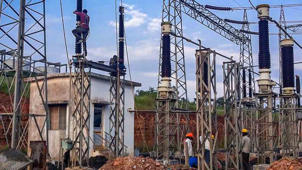 టెండర్లలో పాల్గొనలేం.. బిల్లులు తీసుకోలేం.. మూడు నెలలుగా అవస్థలు పడుతున్నాం