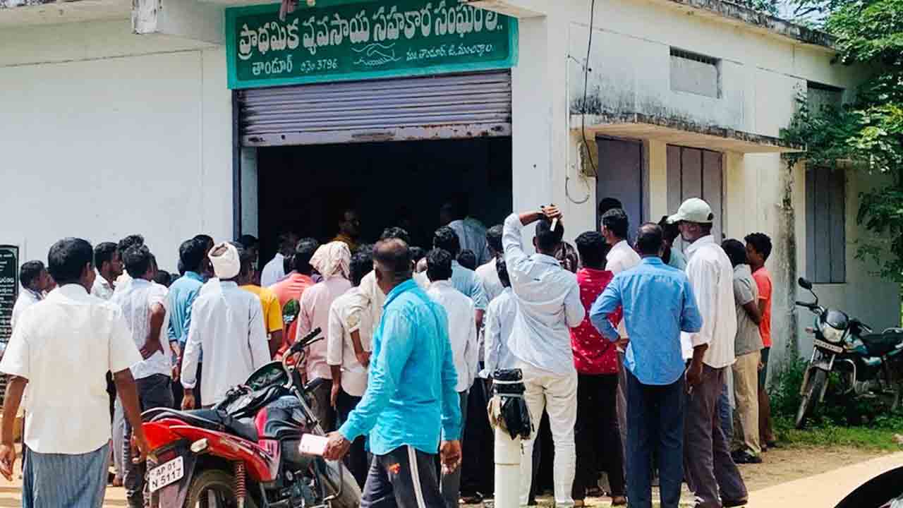 Urea shortage | కాంగ్రెస్ సర్కార్ చేతకానితనం వల్లనే యూరియా తిప్పలు