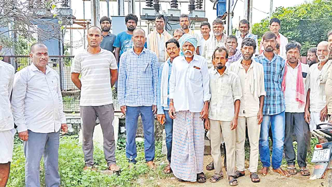 త్రీ ఫేజ్‌ విద్యుత్‌పై రైతుల కన్నెర్ర