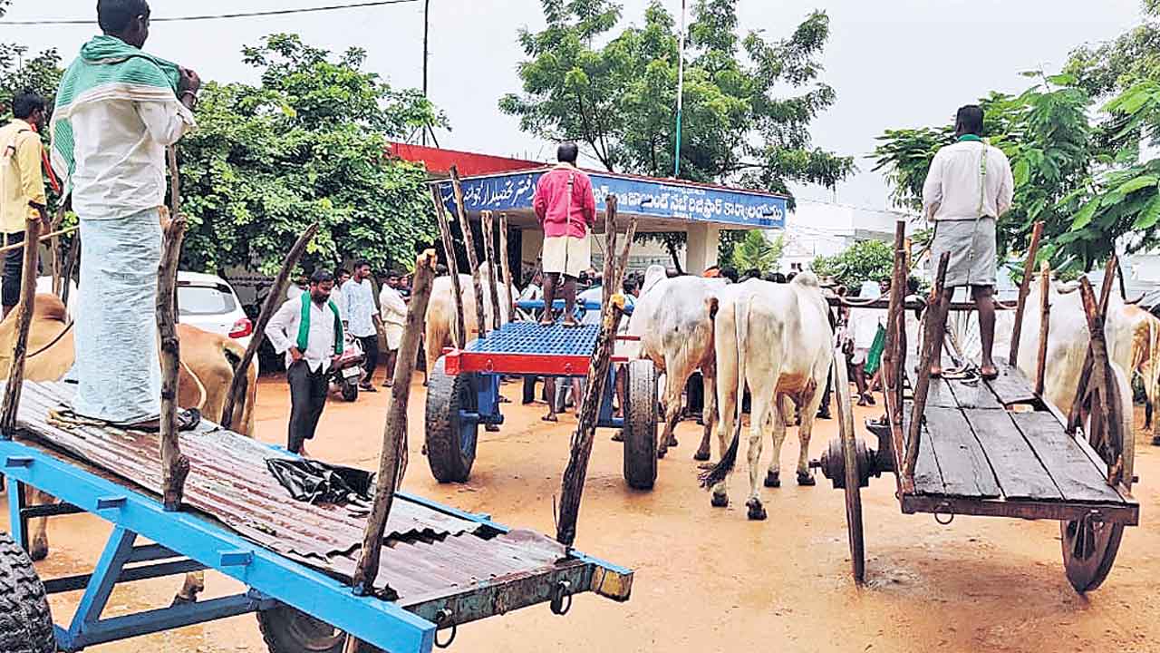 తహసీల్‌ కార్యాలయం దిగ్బంధం