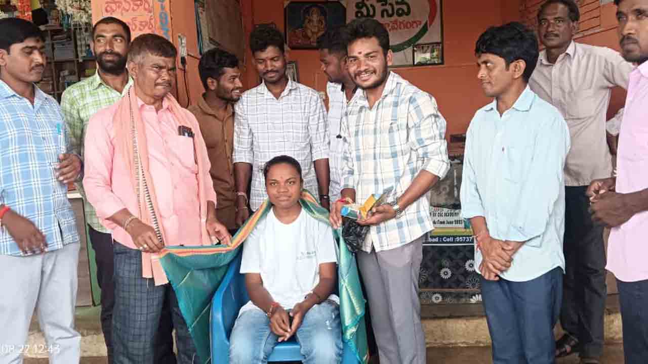 Adilabad | జాతీయస్థాయిలో పుస్తక రచయితగా ఎదగడం హర్షనీయం