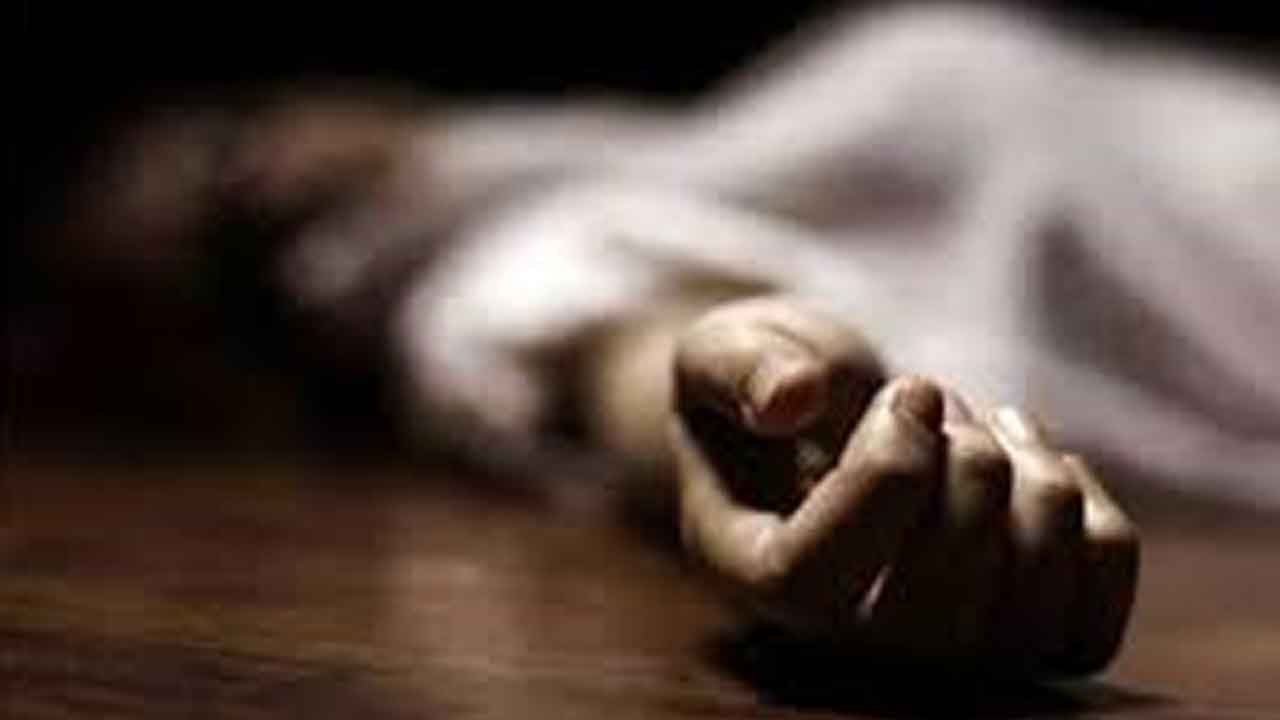 Hyderabad | గచ్చిబౌలిలో కూలిన ప్రహరీ గోడ.. ఒకరు మృతి