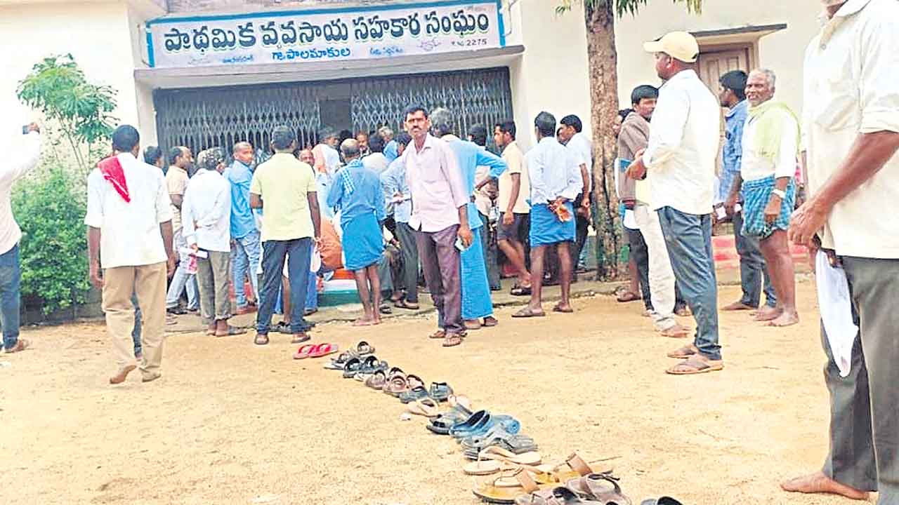 యూరియా.. ఏదయా!