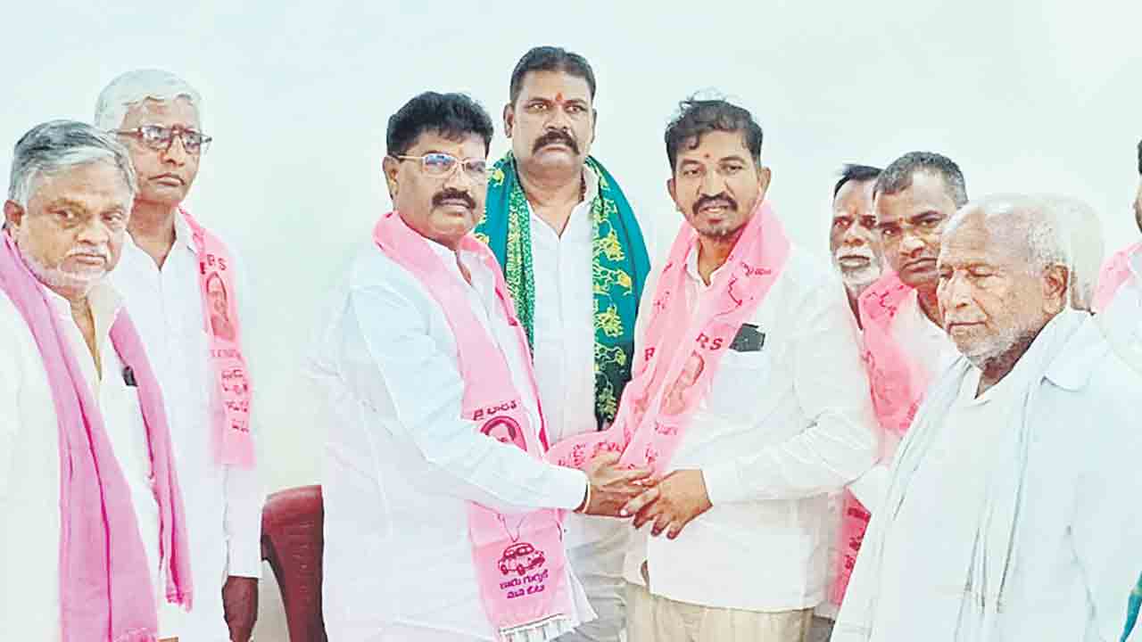 మాజీ ఎమ్మెల్యే షిండే సమక్షంలో బీఆర్‌ఎస్‌లో చేరికలు