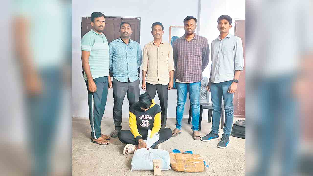 గంజాయి అమ్ముతూ.. సింగర్‌ రాజాదిత్యాన్‌ అరెస్టు