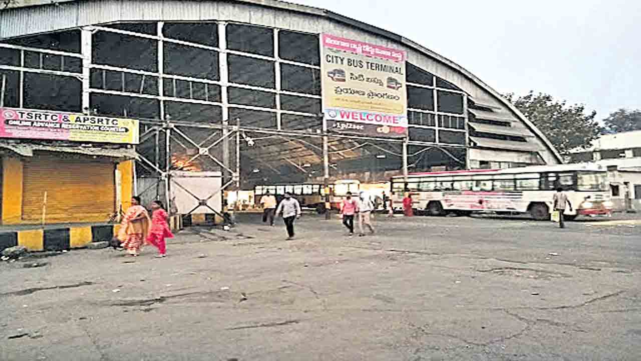 TGSRTC | గౌలిగూడ బస్టాండ్‌.. తాకట్టు? ఫ్రీ బస్సు దెబ్బకు తీవ్ర నష్టాల్లో ఆర్టీసీ?