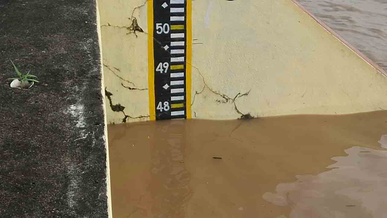 గోదావరికి వరద పోటు