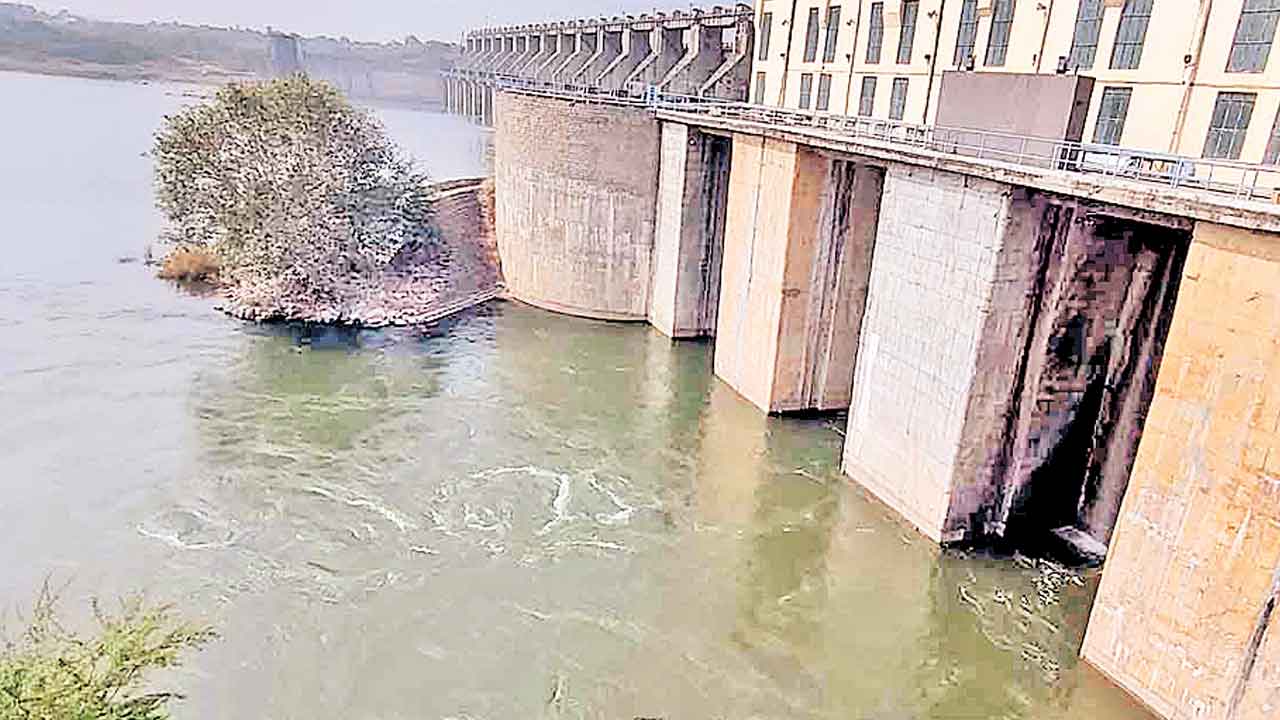 గోదావరి జలాలకు ఆంధ్ర అడ్డుకట్ట