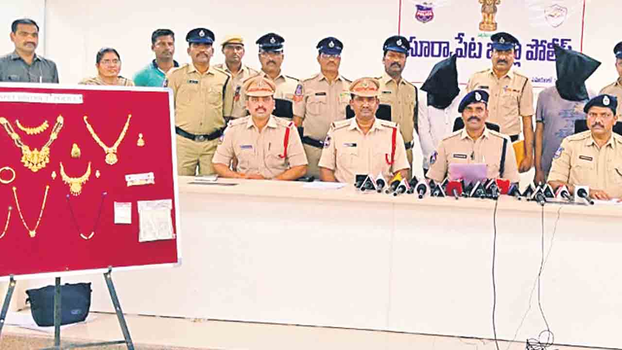 ‘పేట’ చోరీ కేసులో పురోగతి.. రూ. 60 లక్షల విలువైన 554 గ్రాముల ఆభరణాలు, రూ. 92,500 నగదు స్వాధీనం