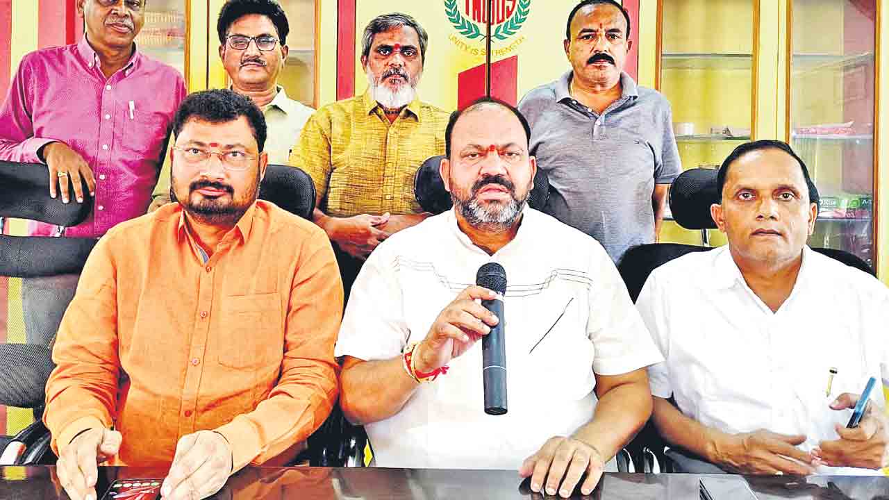 ఉద్యోగులు యుద్ధానికి సిద్ధం కావాలి