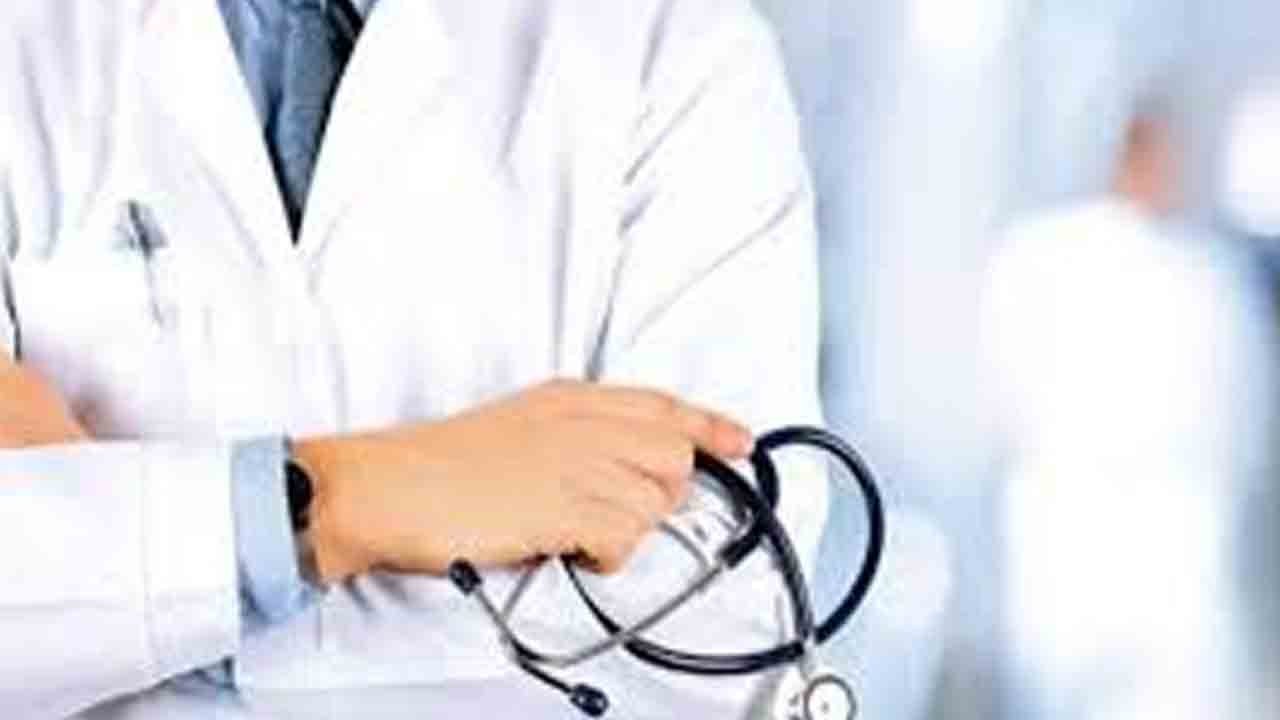 వైద్యుల సమస్యలు పరిష్కరించాలి
