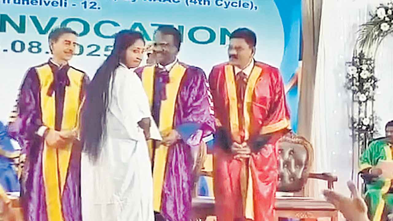 ఆయన తమిళనాడు వ్యతిరేకి..