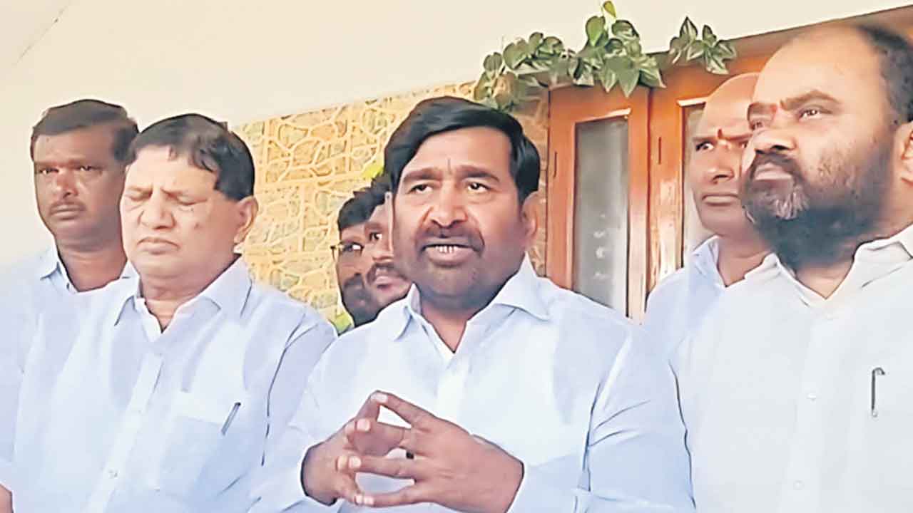 ప్రజా సమస్యలపై ప్రభుత్వాన్ని నిలదీస్తాం