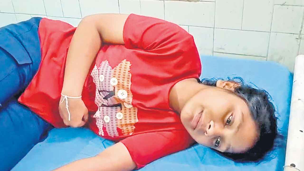 మూడు గురుకులాల్లో ఫుడ్‌పాయిజన్‌!