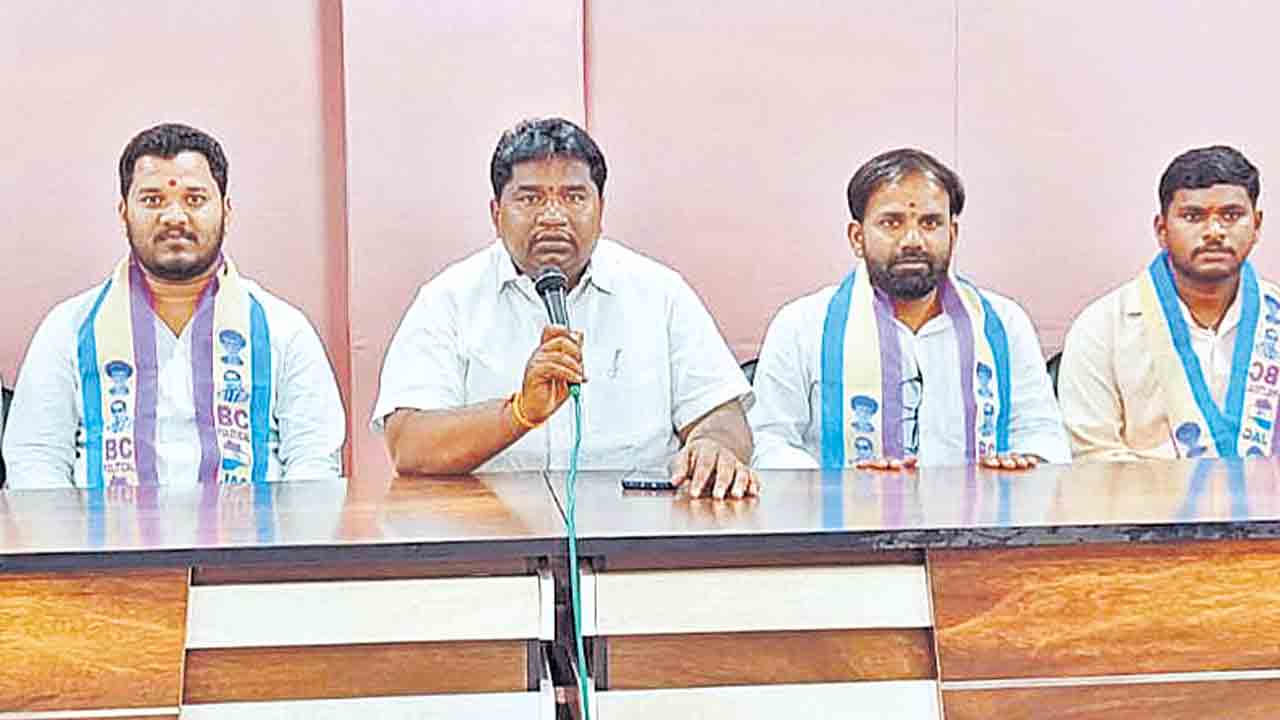 కమీషన్ల కోసమే ప్రమోషన్ల నిలుపుదల