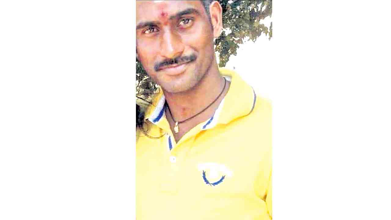 సస్సెండ్‌ అయ్యాననే మనోవేదనతో..