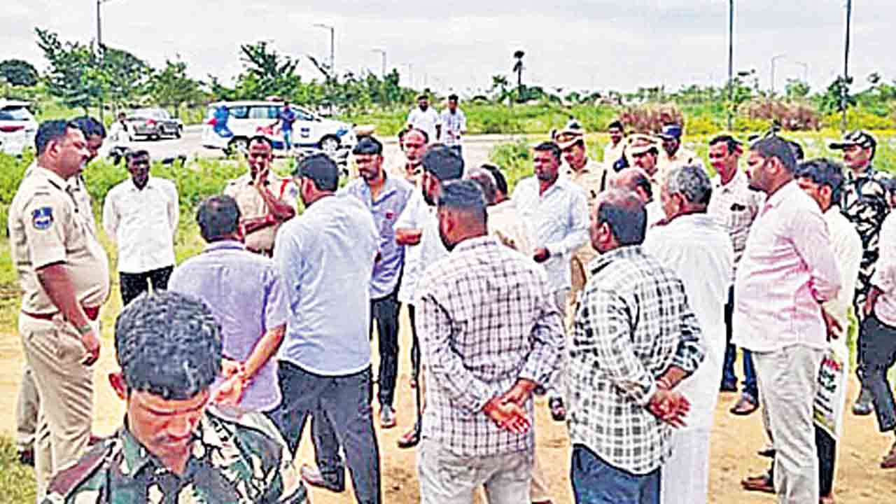 సర్వే చేయకుండానే భూములెలా తీసుకుంటారు