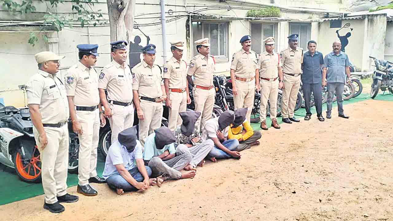 జల్సాల కోసం బైక్‌ల చోరీ