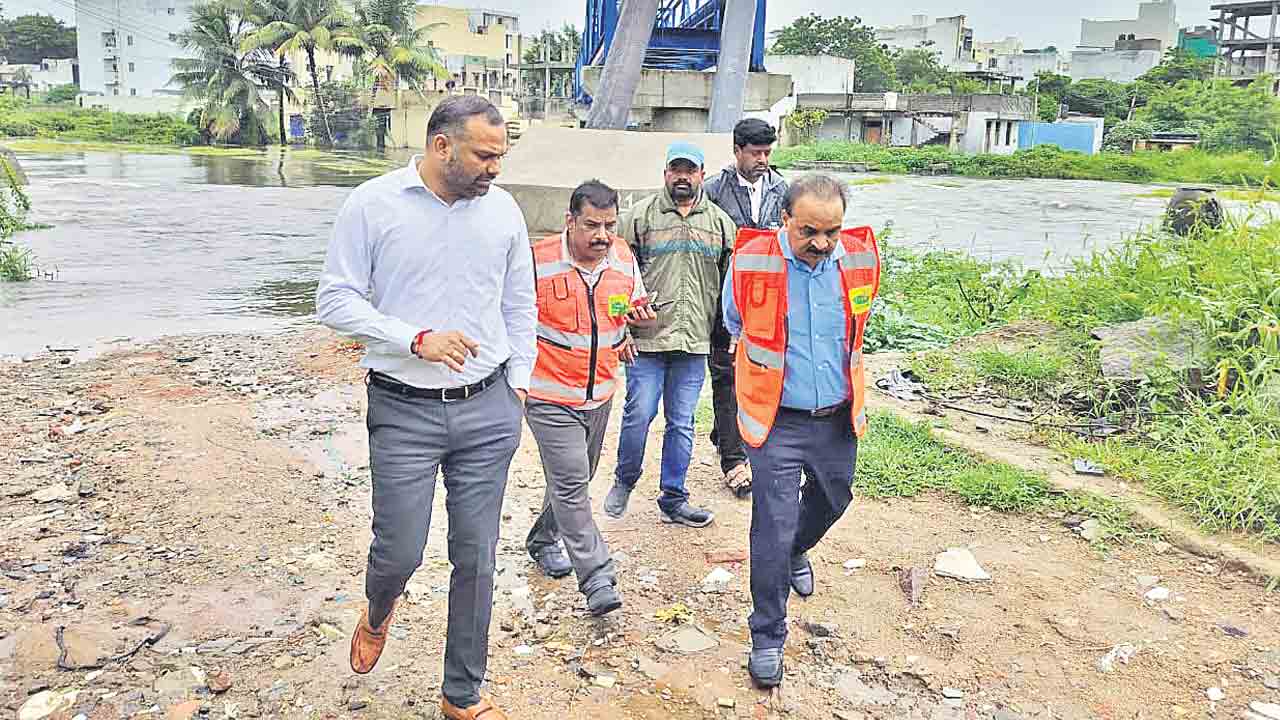 సమన్వయంతో పనిచేయాలి