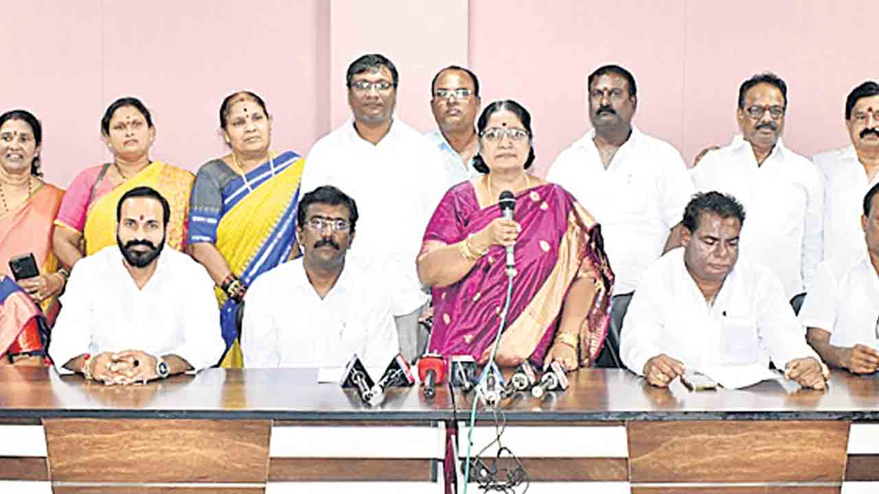 శ్రీశైలంలో గౌడ సత్రంపై దౌర్జన్యం