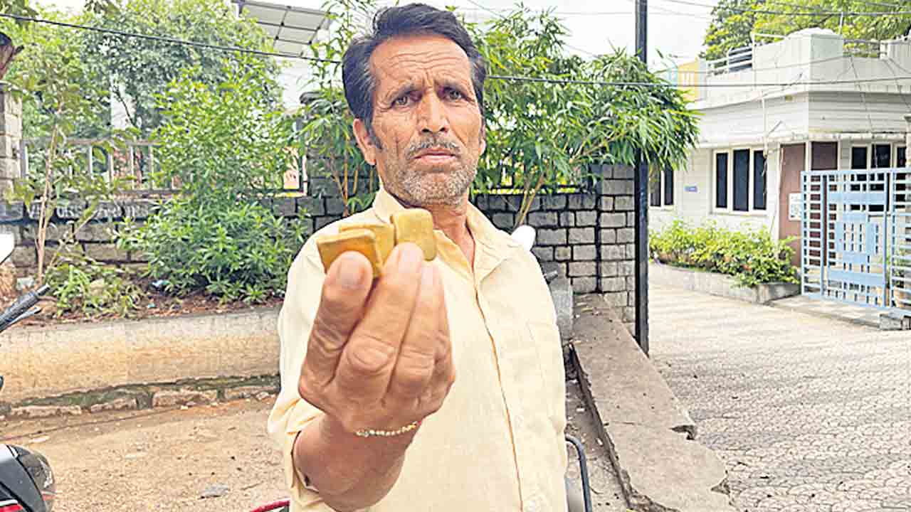Gold | వనమూలికల భస్మంతో బంగారం సృష్టిస్తాం.. నమ్మబలికి భారీ మోసాలకు పాల్పడిన ముఠా