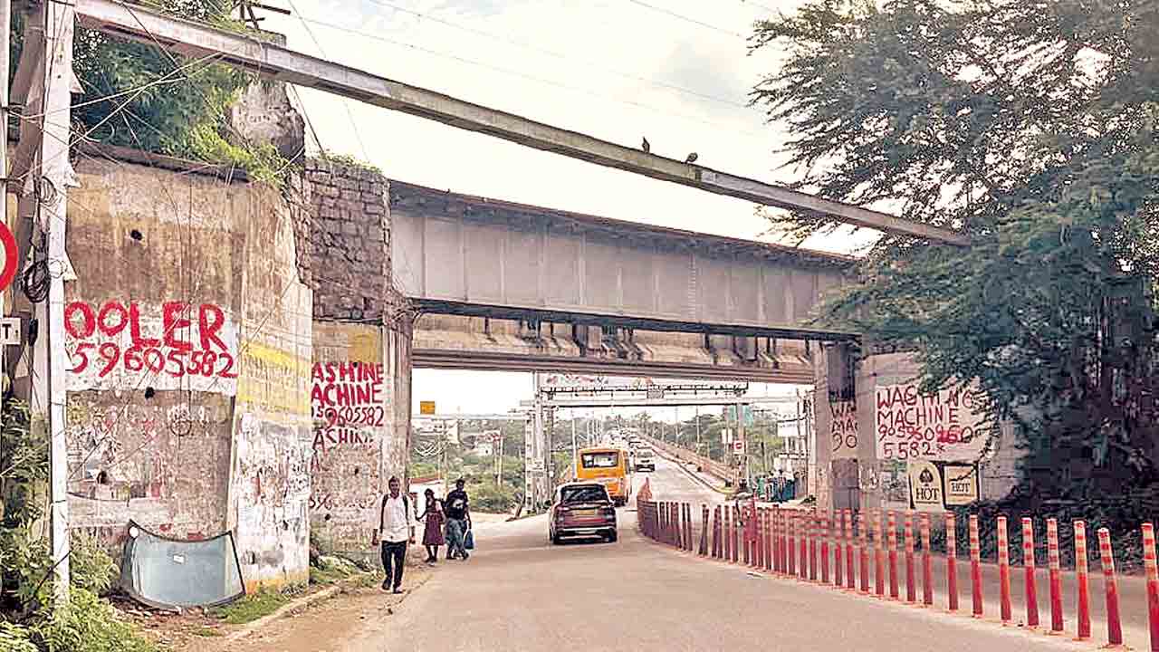 నాలుగు లేన్ల ఫ్లైఓవర్.. ట్రాఫిక్ బేఫికర్