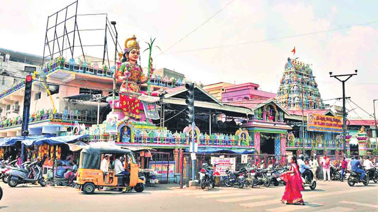 ముడుపులు సమర్పయామి..!