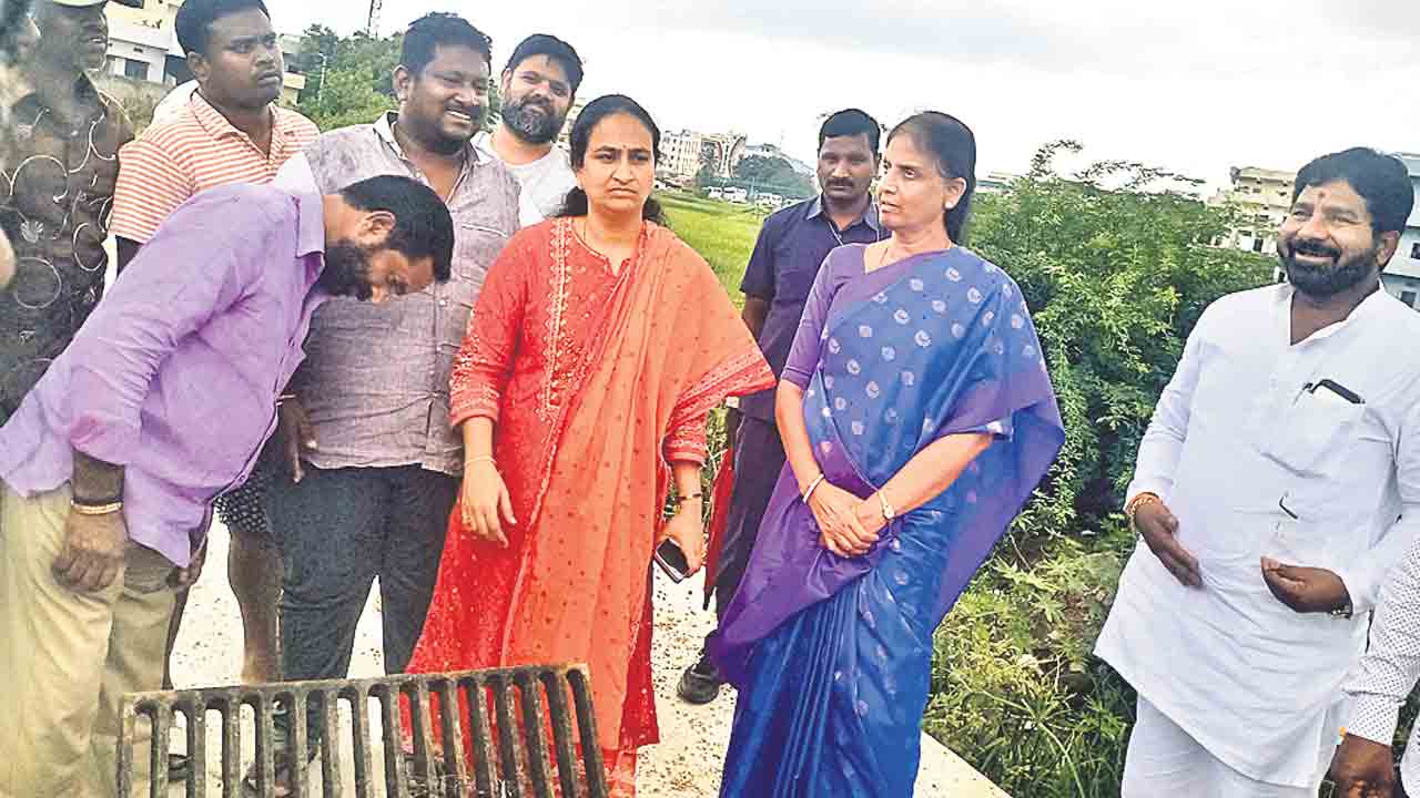 MLA Sabitha | ప్రభుత్వ వైఫల్యం వల్లే ముంపు.. ఎస్‌ఎన్‌డీపీ నాలా పనులకు నిధులు ఎందుకు కేటాయించలేదు?