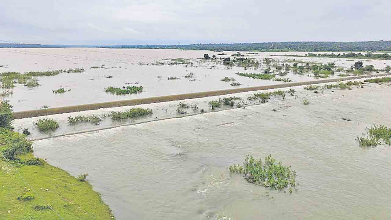 దంచికొట్టిన వాన