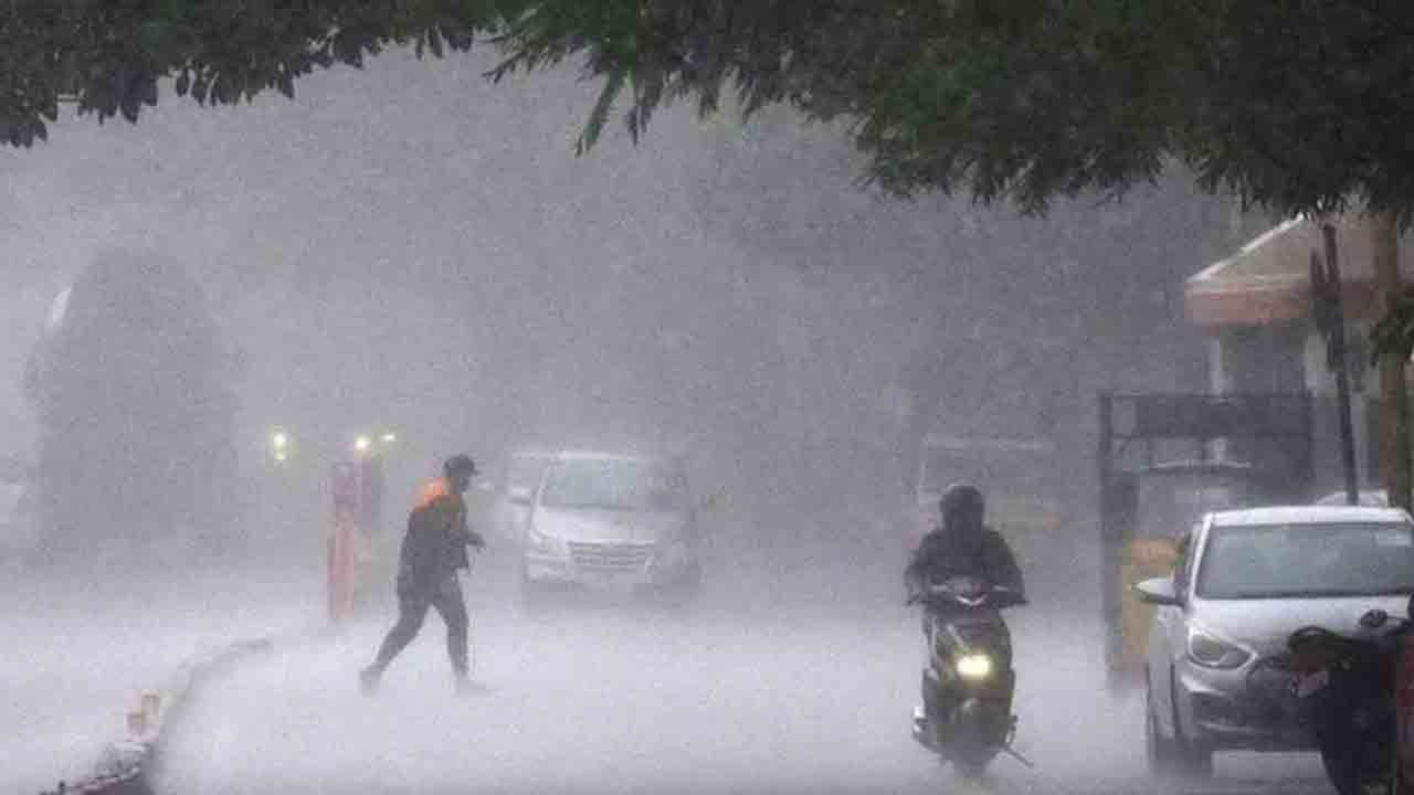 IMD Red Alert | తెలంగాణలో ఆ జిల్లాలకు వాతావ‌ర‌ణ‌ శాఖ రెడ్‌ అలెర్ట్‌… అతిభారీ వర్షాలు కురవచ్చని హెచ్చరిక