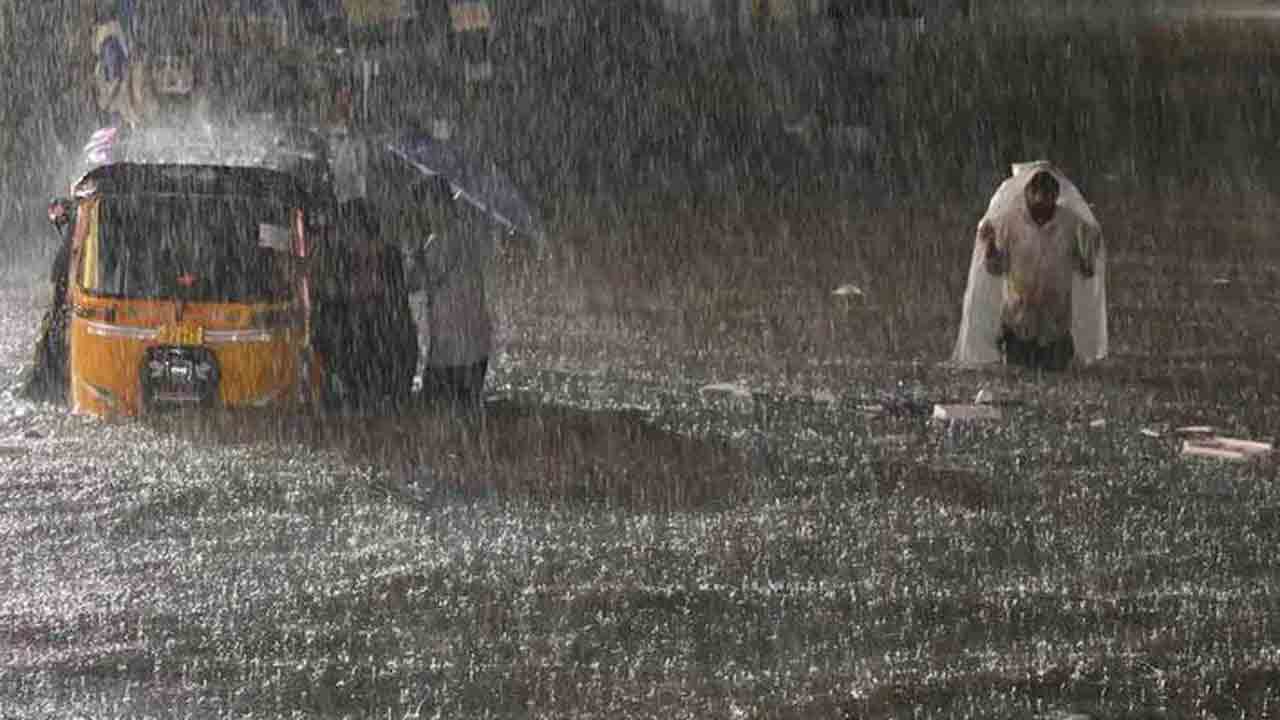 Heavy Rains | భారీ నుంచి అతి భారీ వర్షాలు.. తెలంగాణకు రెడ్‌ అలర్ట్‌ : వాతావరణ శాఖ