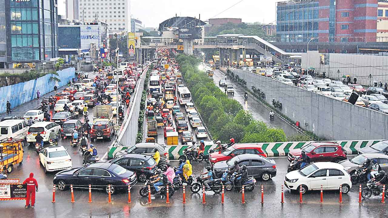 ఐటీ కారిడార్‌ విలవిల