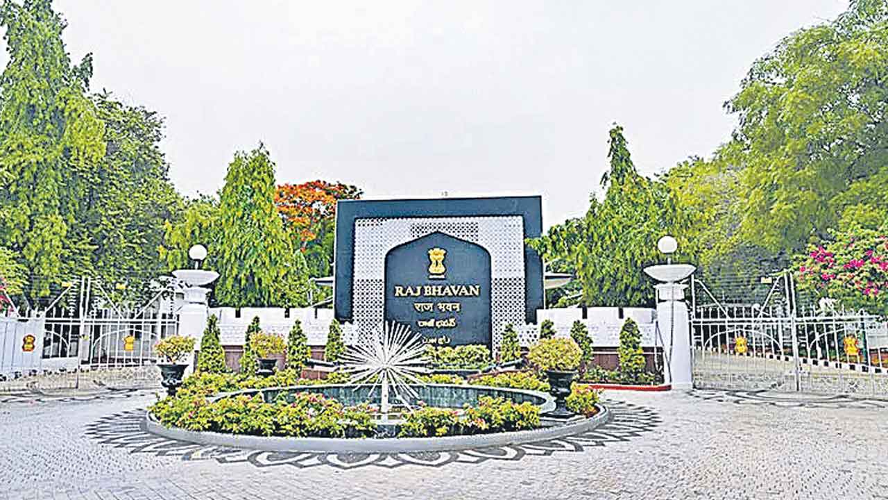 వ్యవస్థల పోరులో నష్టపోయేదెవ్వరు?