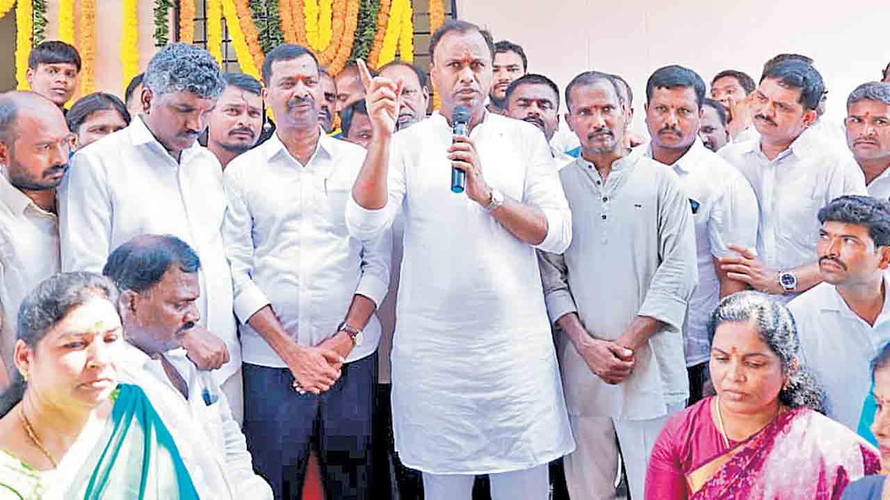 Komatireddy Rajagopal Reddy | పదవి, పైసలు తీసుకుపోతున్న రేవంత్‌.. కొడంగల్‌కే 5 వేల కోట్ల నిధులు