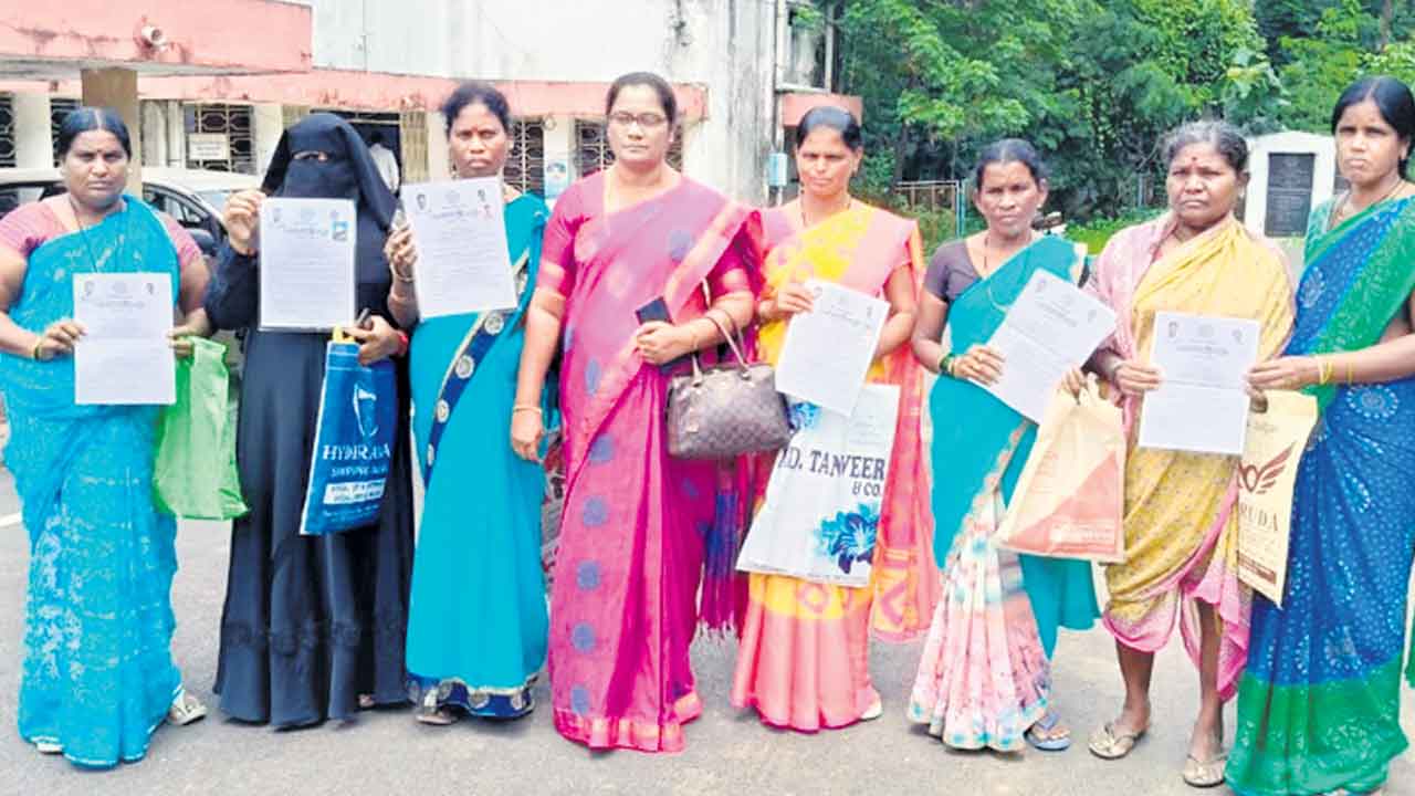 అనర్హులను ఎంపిక చేస్తున్నారంటూ ఫిర్యాదులు