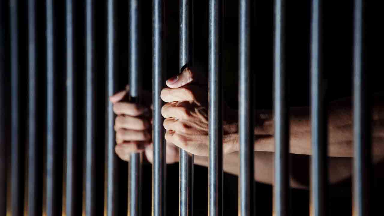 లైంగిక దాడి కేసుల్లో ఇద్దరికి జైలు, జరిమానా