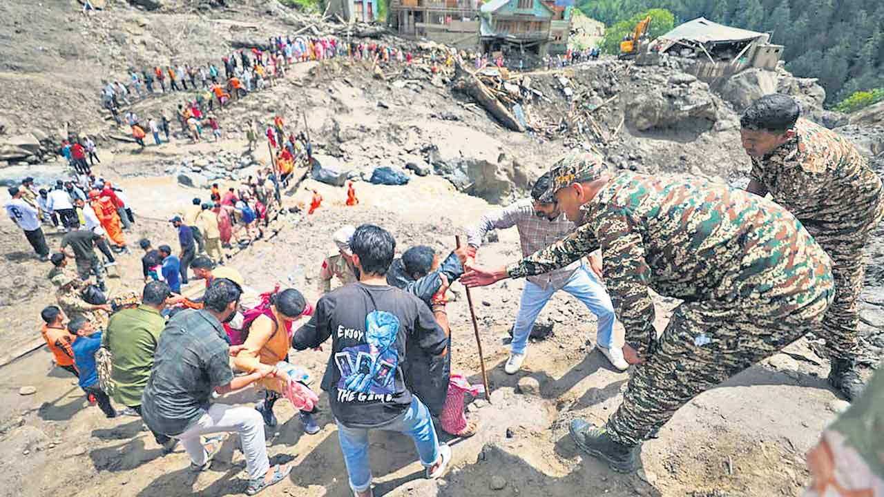 శిథిలాల కింద మరో 500 మంది?