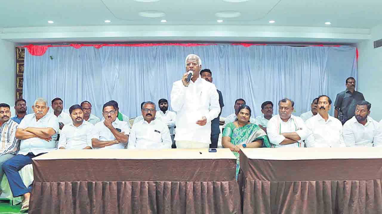 స్పీకర్‌ నిర్ణయంపై ఇప్పుడే తొందరొద్దు!