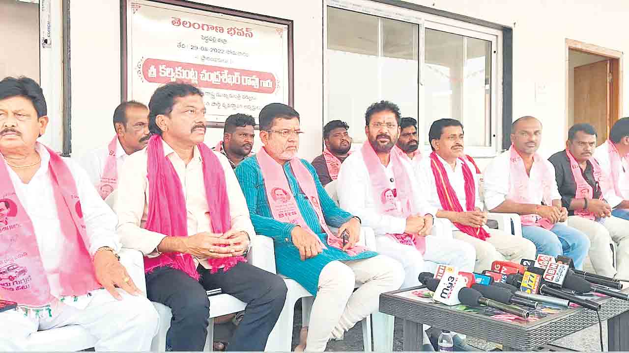 కొప్పులపై విమర్శలు సరికాదు.. అనుచిత వ్యాఖ్యలు చేస్తే ఊరుకోం