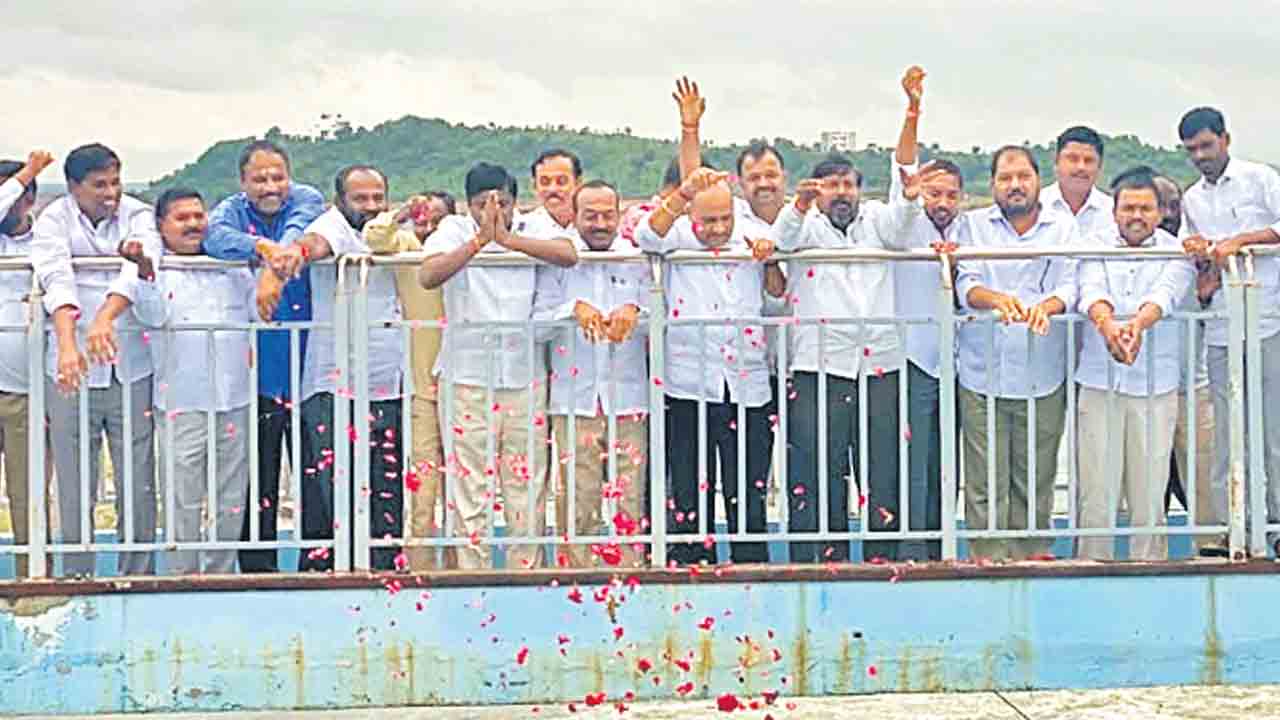 కాళేశ్వరం కూలితే నీళ్లెట్లా వచ్చాయి
