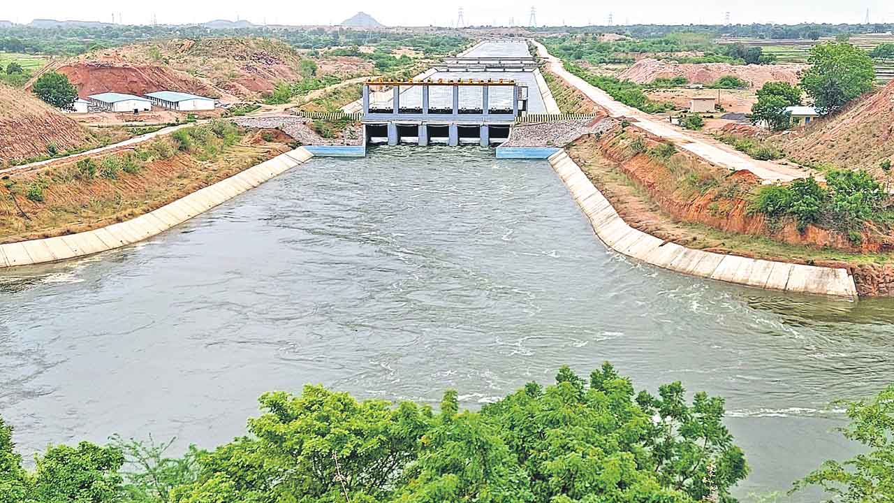 నంది, గాయత్రిలో కొనసాగుతున్న ఎత్తిపోతలు