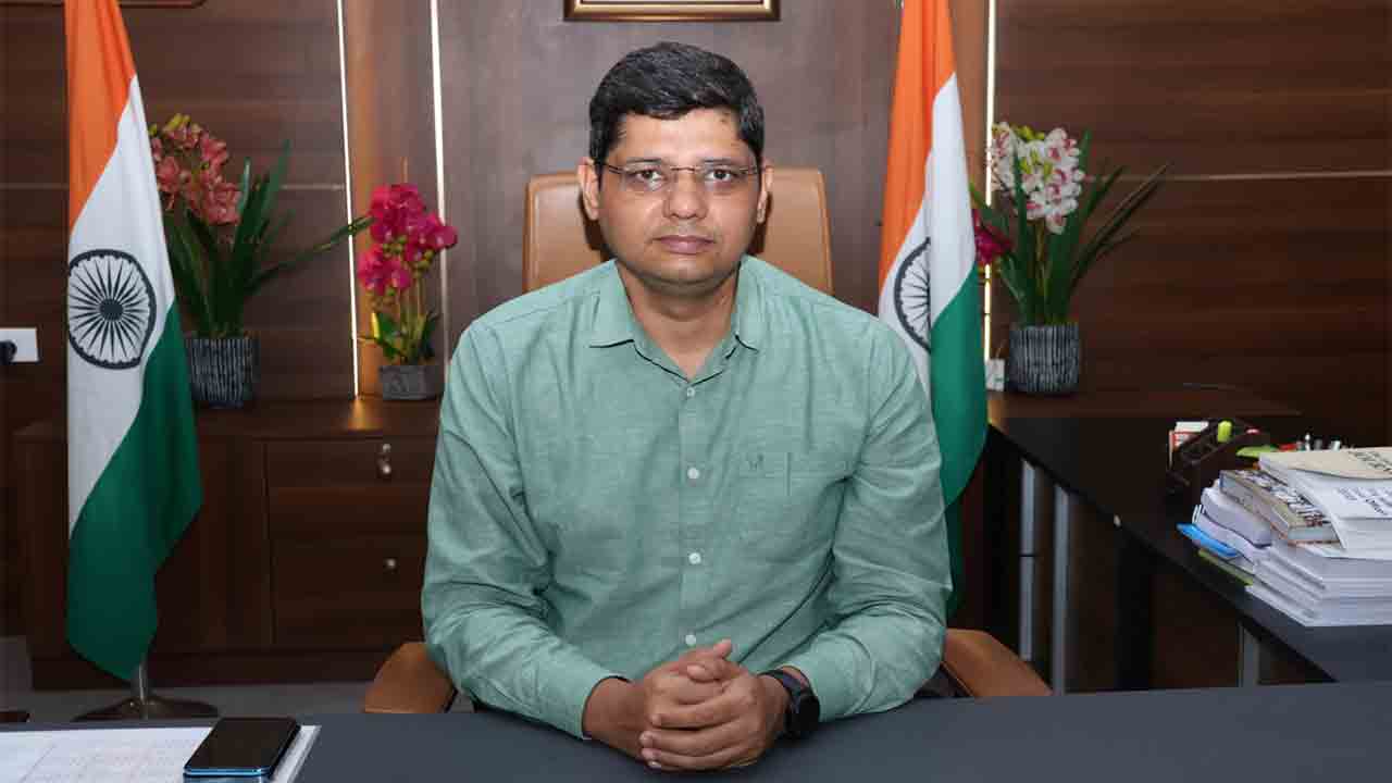 Kamareddy Collector | అత్యవసరమైతేనే బయటకు రండి .. ప్రజలకు కామారెడ్డి కలెక్టర్ సూచన