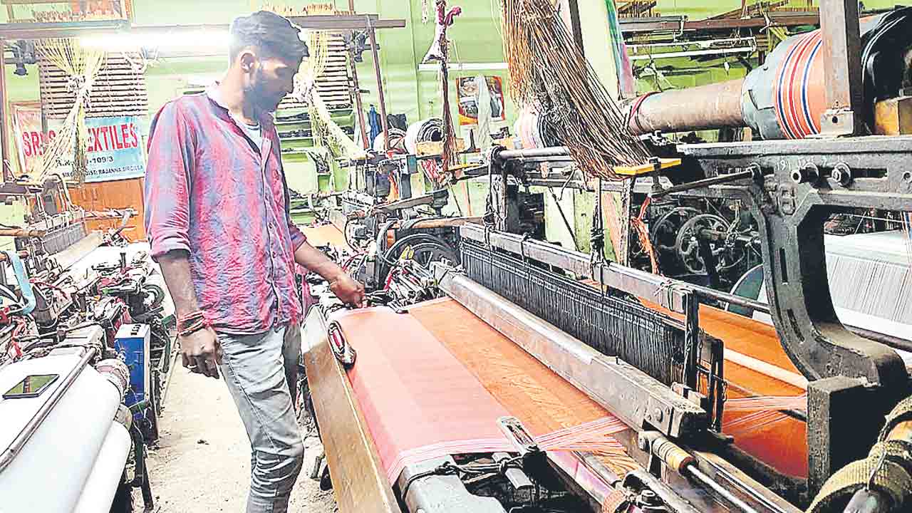 Sircilla | సిరిసిల్ల నేతన్నలపై కాంగ్రెస్‌ సర్కారు నిర్లక్ష్యం.. పొదుపు పైసల కోసమూ తప్పని ఎదురుచూపులు