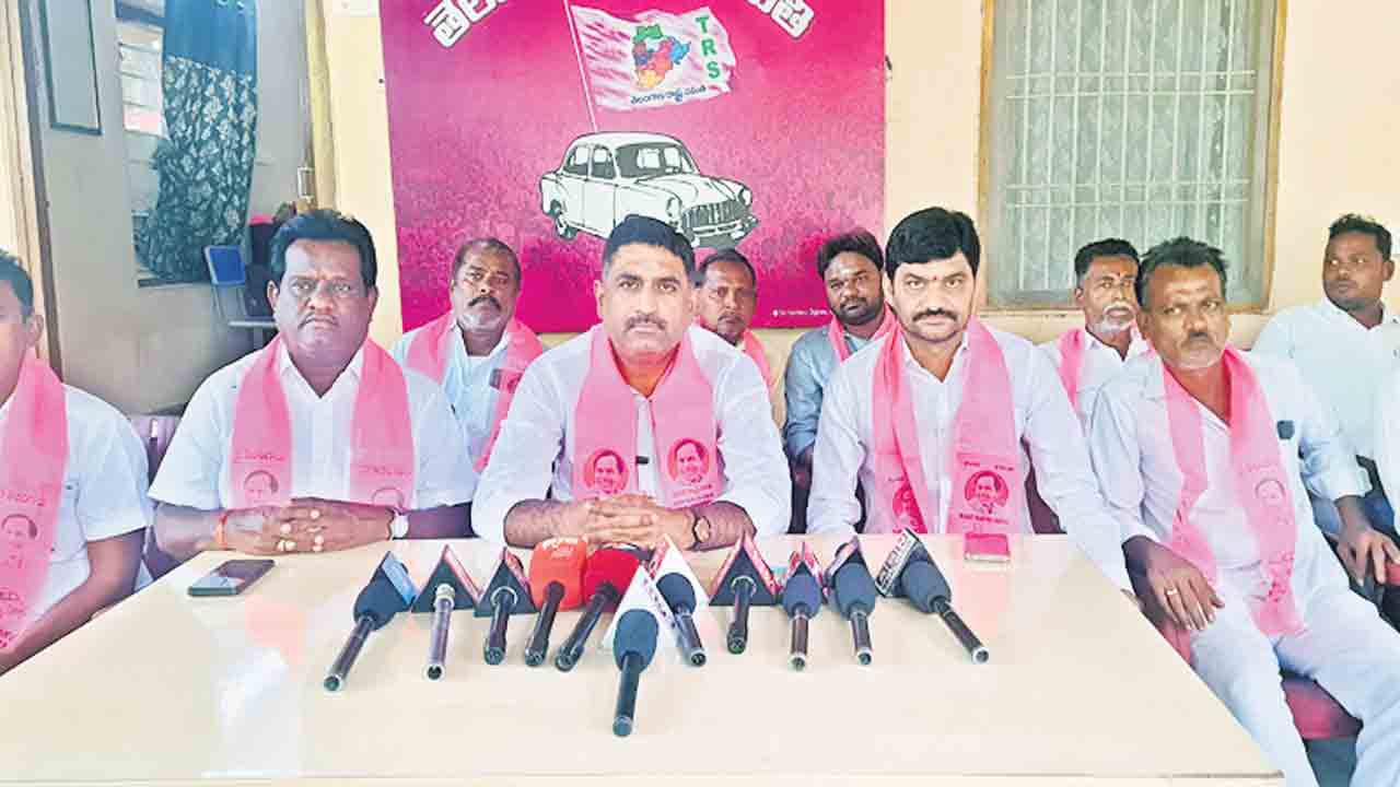 పాదయాత్రతో ఒరిగేదేమీ లేదు